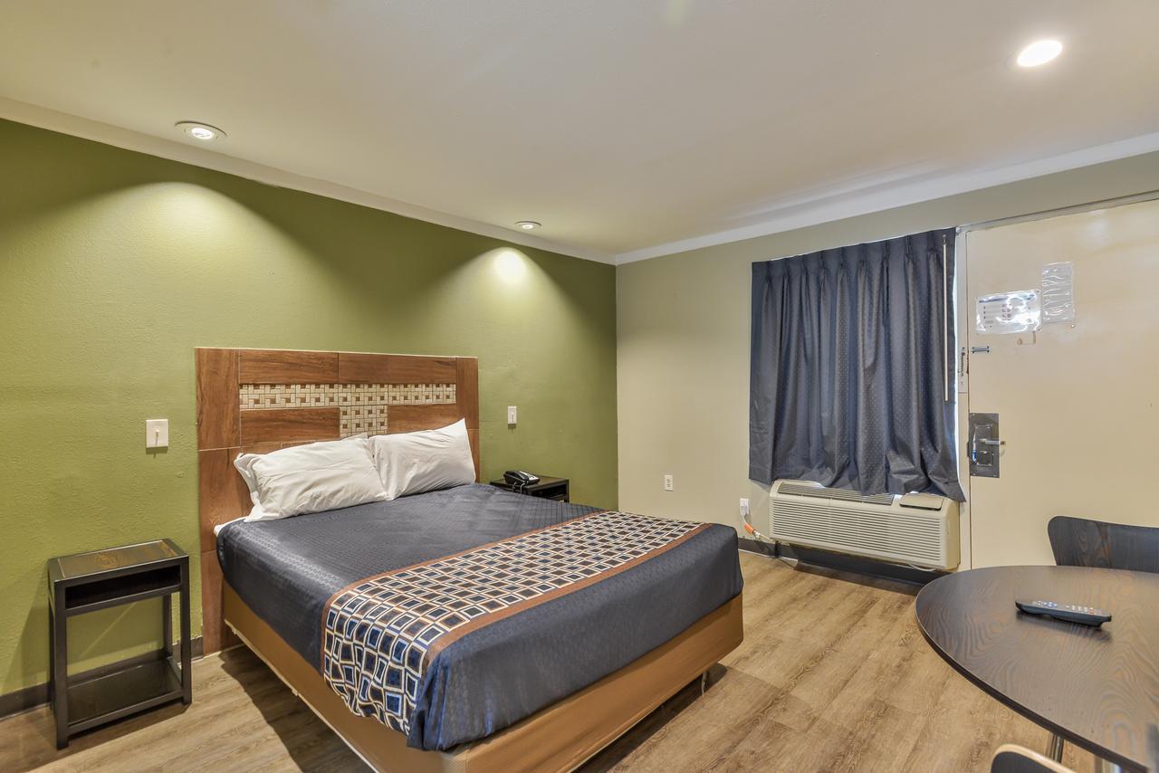 Budgetel Inn And Suites 롤리 외부 사진