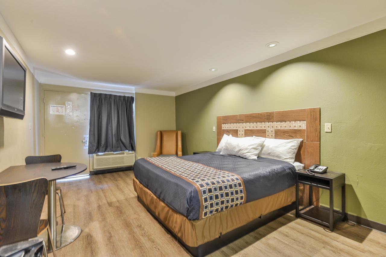 Budgetel Inn And Suites 롤리 외부 사진
