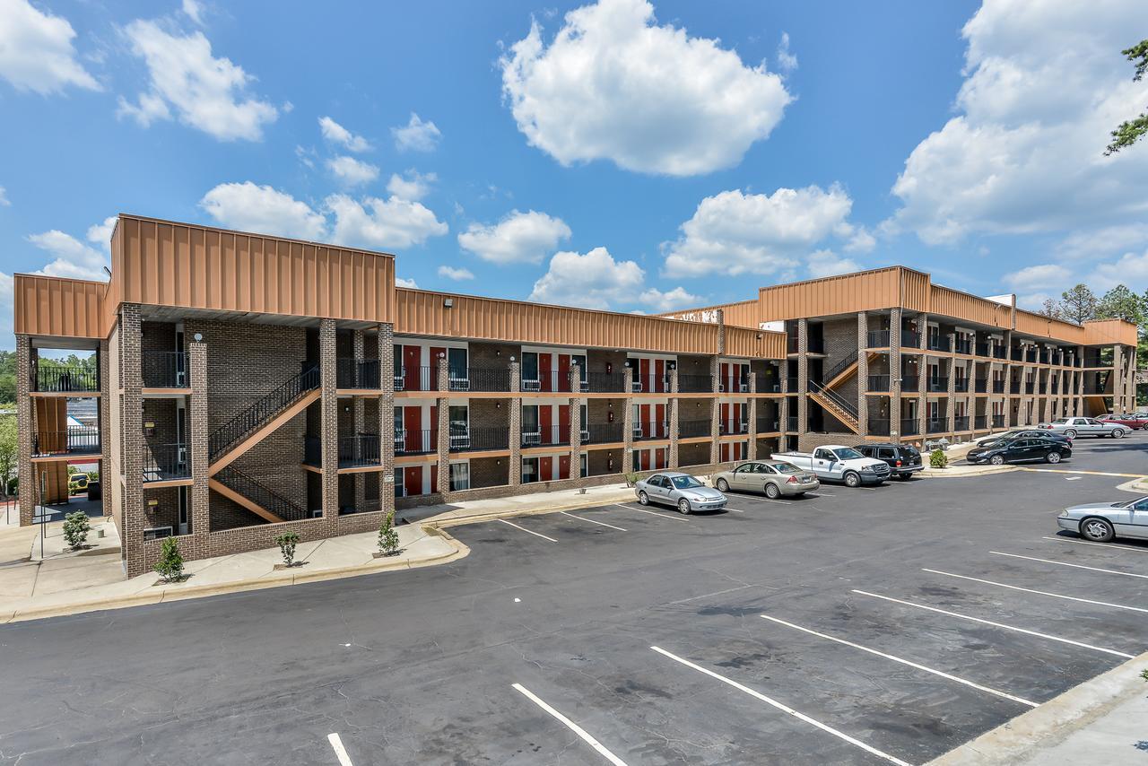Budgetel Inn And Suites 롤리 외부 사진